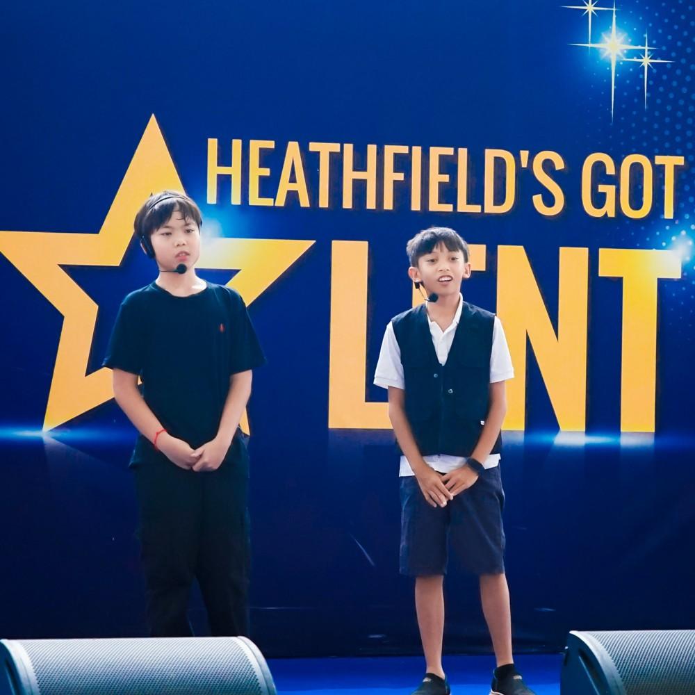 Two participants singing on stage at Heathfield's got talent.